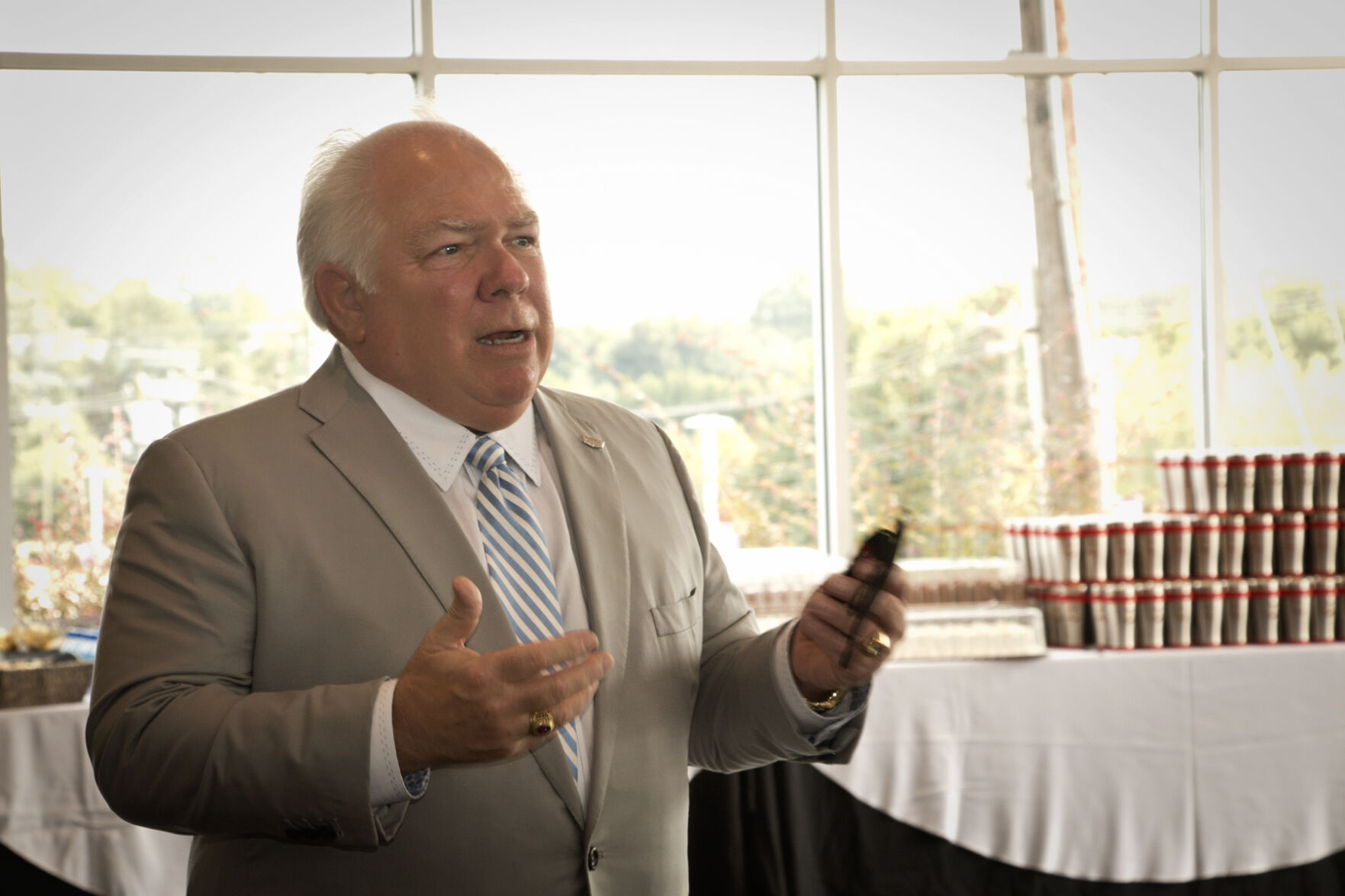 0153 Marion_Randy_30thCake9020.jpg